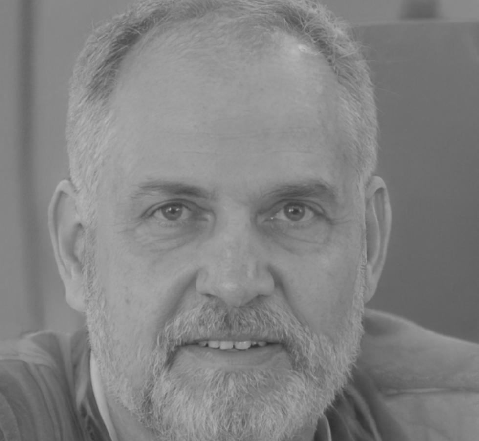 Instructor Luka Bergström demonstrating pizza dough techniques